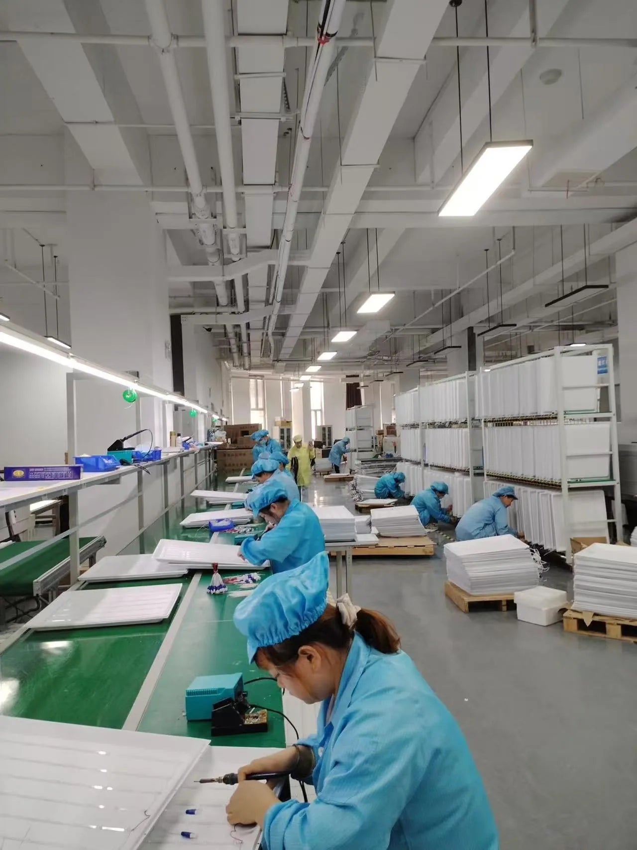 Tianguang Alabaster Lighting workshop quality control and lighting production